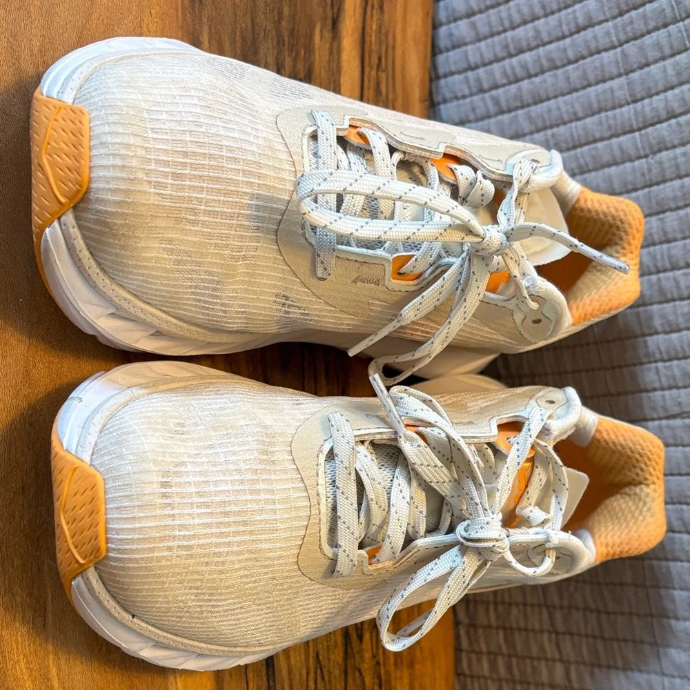 Hoka Neutral Trainer in Beige with Orange Accents 6M - Picture 5 of 7